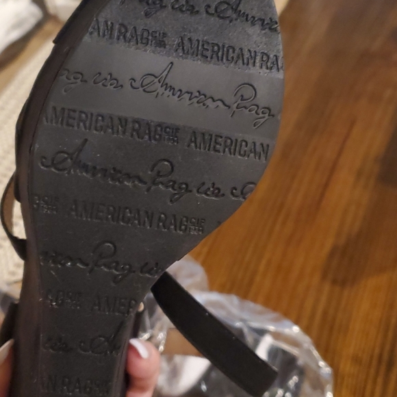 Shoes - Picture 3 of 4